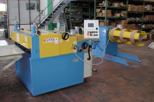 Mini-Längsteilanlage 1.000 / 1.250 / 1.500 x 1,5 mm