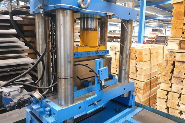 Profilieranlagen für C- und D-Profile