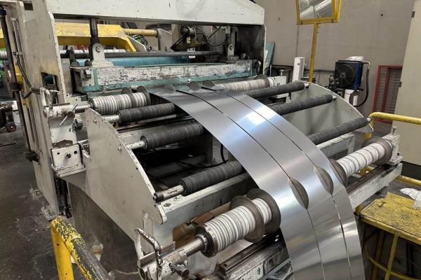 Längsteilanlage 1.520 x 3,5 mm