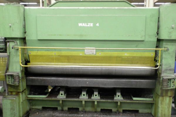 Richtmaschine 2.500 x 16 / 2.000 x 20 mm